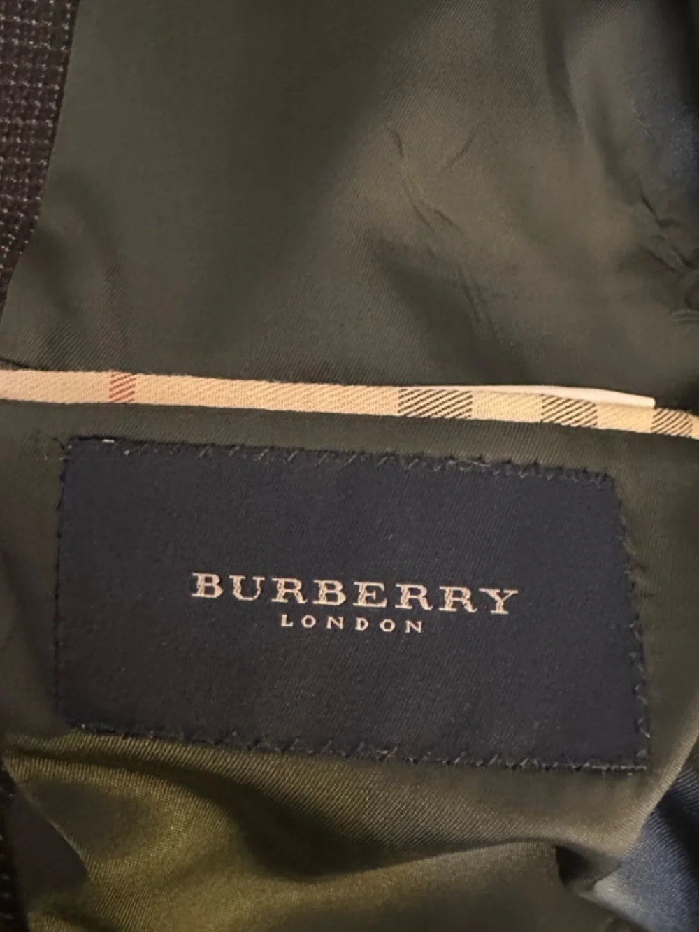 Burberry Silk Blend Blazer 42R Gently worn Made in USA 54% silk/46% wool